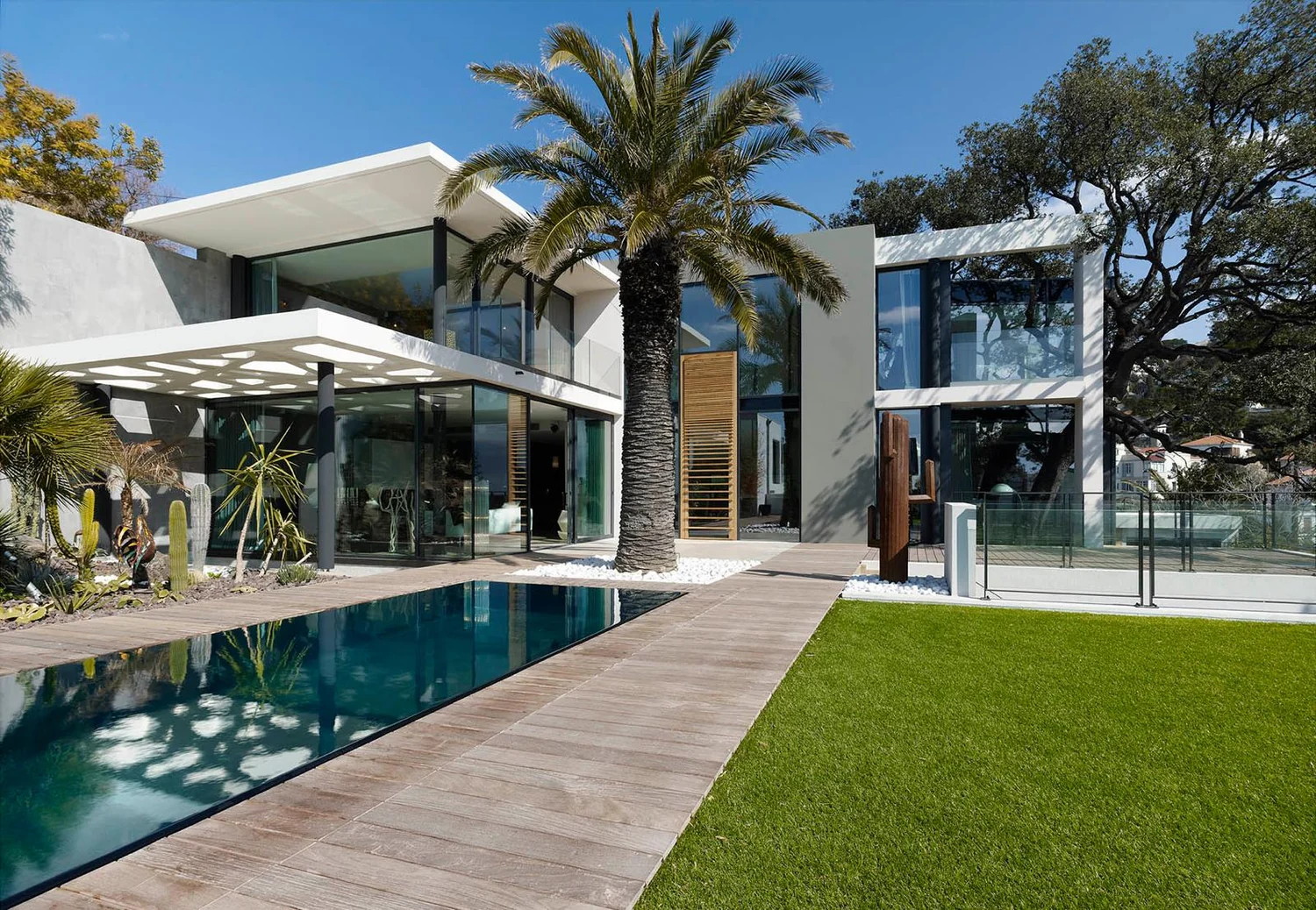 Villa d'architecte moderne, jardin et piscine